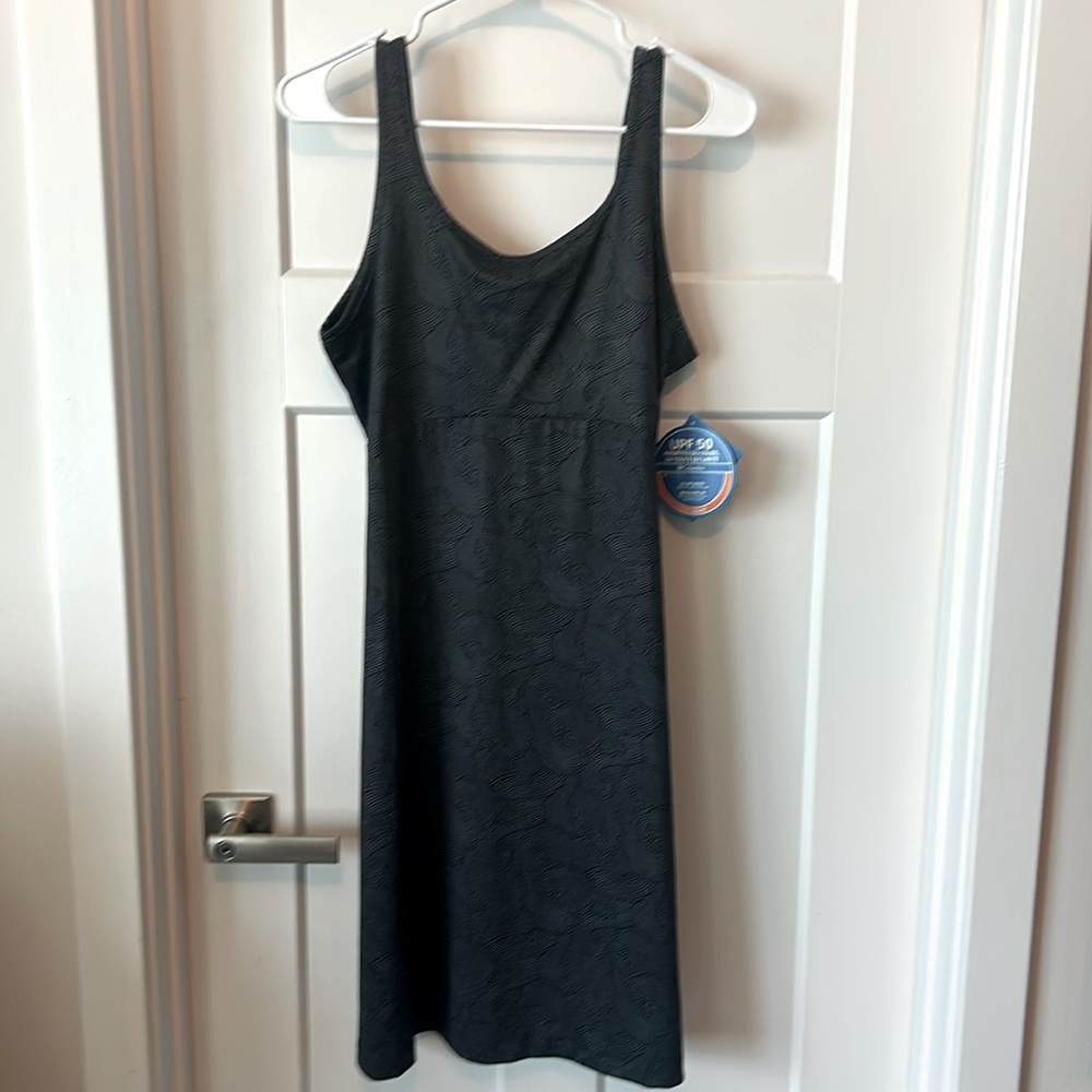 Columbia Omni shade dress with UPfF 50 new with tags